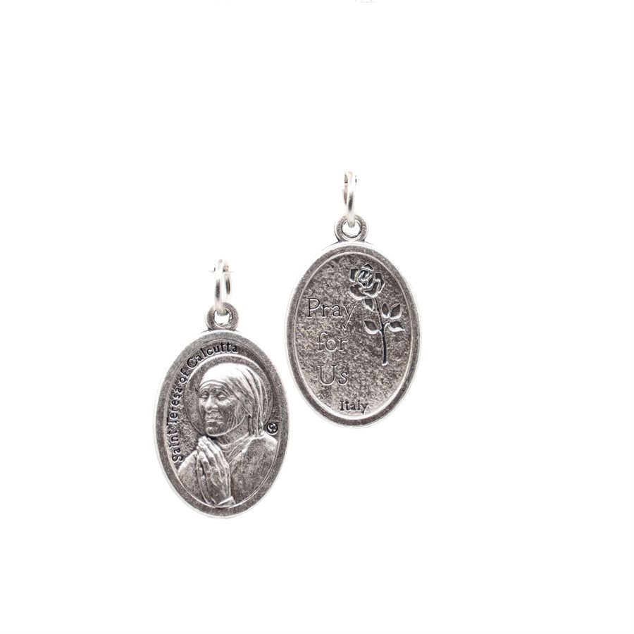 Médaille Sainte Teresa, métal oxydé / un