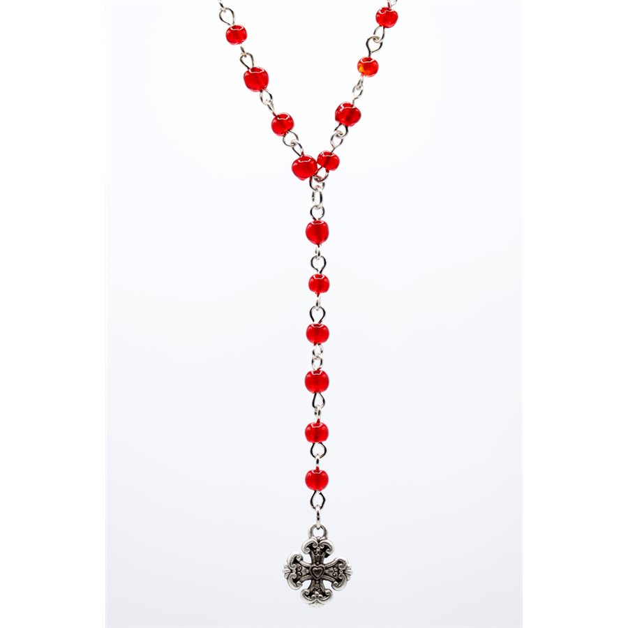 Collier, perles rouges, croix forme de fleur