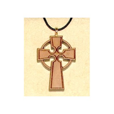 Pendentif croix celtique & corde en cerisier, 1 3 / 8" (3.5cm)