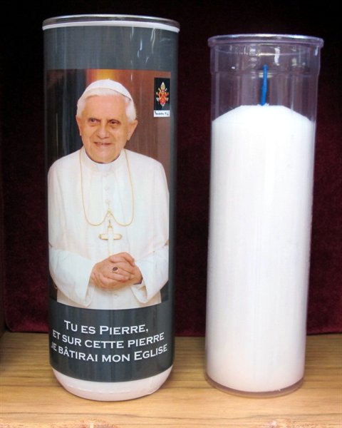 Veilleuse 8'' Pape Benoît XVI et plastique 5jrs / un Veilleuse 8'' Pape Benoît XVI et plastique 5jrs / un
