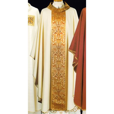 Chasuble #65-040136 with golden fabric 100% wool