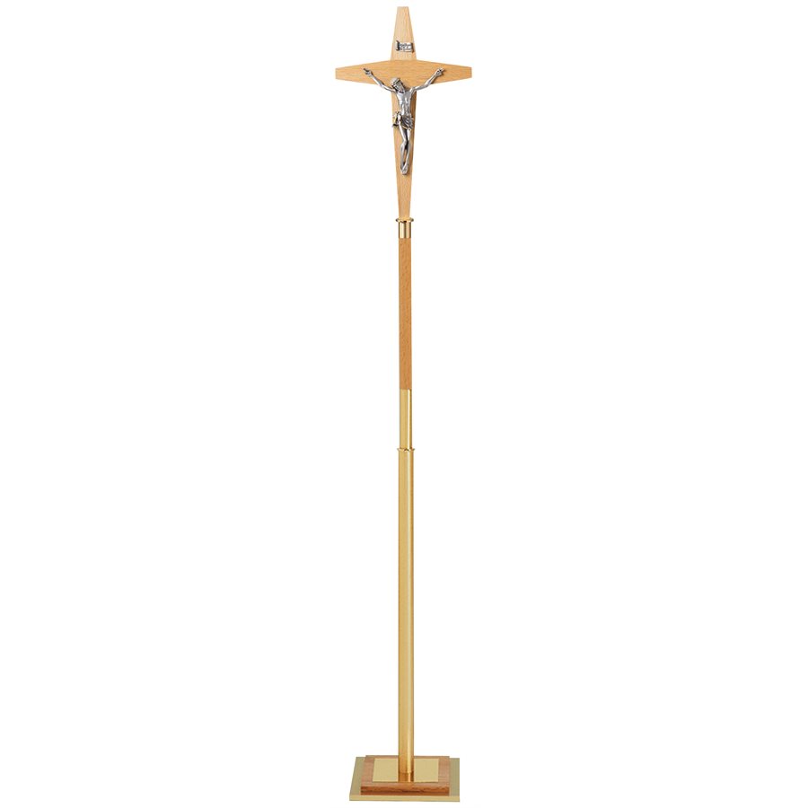 Croix de procession en laiton et chêne 78'' H. x 10'' base